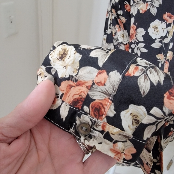 Van Heusen Size M Black with Floral Button Down Blouse, Excellent Used Condition - Picture 7 of 13